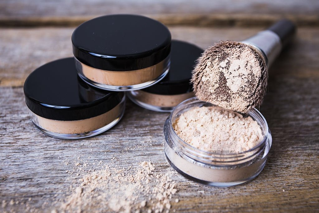 Best Face Powder for Acne-Prone Skin: Top 10 Expert Picks